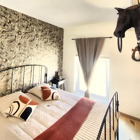 La Source De Nos Racines, De Caractère